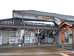 　金沢、高岡と乗り継ぎ、城端駅へ。ちなみに金沢～高岡間は18きっぷ使えないので、金沢で真面目に高岡までの切符購入して、高岡での乗り継ぎの際に切符を渡して再度18きっぷ提示してきました。ただぶっちゃけ、金沢も、高岡も、JRと三セクって改札分かれていないんですよ。（ちなみに富山も）　すり抜けられるのかなと思いつつ、検察来たら勿論アウトです。