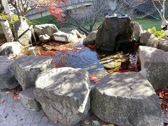 なわて若返りの水
四柱神社鳥居前西側を深く堀り、そこから水を引いて出来た井戸です。
2017年に完成。