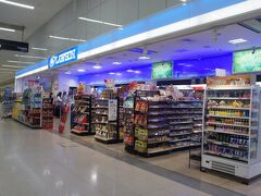 まずは、地下のローソンで朝食GET

JALのクルーも朝食買ってました