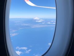 東京に着く飛行機から、富士山が見えました。地方の空港から羽田空港へ行く場合、「Tokyo Subway Ticket」という、京急線往復切符と地下鉄フリーパスが一体化したお得な切符がおすすめです。
