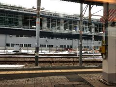 　敦賀駅停車、新幹線駅の建設が進められています。