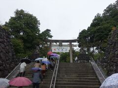 武田神社に到着
神橋を渡って参道を進みます