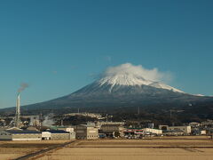 途中、富士山が見えました。
晴々してますが…。