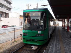 乗り込みます。