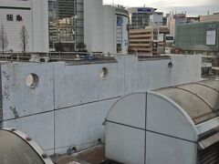 朝7:30、三ノ宮駅4番乗り場に集合しました。乗車前、日本旅行の係の方が検温チェックを行いました。7：４３に入線しました。