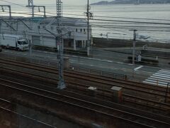 走行時、明石海峡大橋が見えます。