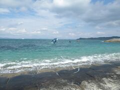 ウインドサーフィンが盛んでした。
ここの海の色もすごい。