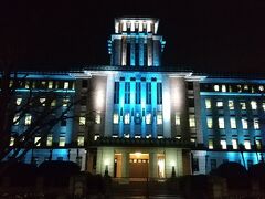 夜のみなとみらいを散策。
まずは神奈川県庁のライトアップ。
