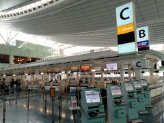 本日のルフトハンザ航空は羽田空港発です。
コロナ前と比べるとまだまだですが、以前に比べるとお客さんも増えています。
本日の搭乗者数は１００人以上だとか！？
コロナ禍の割には多いです。1/3から1/2の搭乗率、クリスマスと言う事もあり多いのだと思います。
