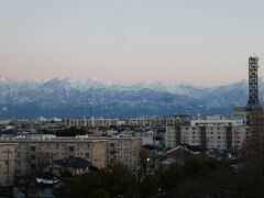 高岡から富山までは20分弱。
4時半頃に到着。まだ明るい。
