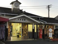 もう少し暗い方が綺麗なんだろうと思うけど、宿への道幅も狭いし
そろそろ帰りましょう