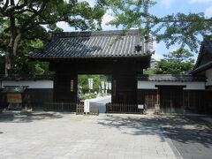 徳川園　黒門
武家屋敷の面影を伝える貴重な建造物