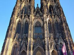Kölner Dom（ケルン大聖堂）

600年以上の時をかけ完成したケルン大聖堂は、ゴシック様式の建築物では世界最大の大きさを誇り、世界遺産にも登録されています。何度見てもこの迫力には圧倒されます。
