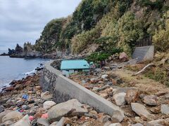 その先の海沿いにあるのが、寝待温泉です。