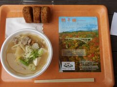 屋台のテイクアウトで昼食