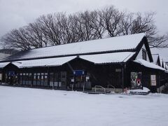 山形県酒田市の海に近い所にある古い米蔵を改装して造られた
「酒田夢の倶楽（くら）」です。元日は休業でしたが、
２日から開店するので、立ち寄ってみました。
