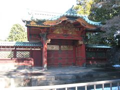 寛永寺です。
徳川将軍６人が眠るご霊廟の勅額門です。

正直、徳川という名前・・・
普段　行った処ではあまり耳にしないせいか、やはり東京ですね。