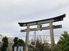 15時を過ぎ、ゆっくりと帰路につきます。

途中、某朝のTVで紹介されていた稗田野神社に立ち寄る事としました。

この大鳥居は、1970年　京都で平安神宮に次ぐ高さ約13mの大鳥居として建立されたもので、設計は日本建築協会、施工は奥谷組です。