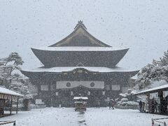 まずは善光寺にお参り。