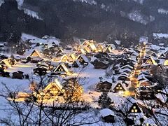 多分これが灯マックスかな。
結構満足したので6時前には早々と退散して麓を散策することに。
昔は展望台がものすごい人だったそうですが、かなりの人数制限でゆっくり堪能することができました。