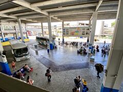 【リオ・サントスドュモン空港から長距離バスターミナル】

空港で、バーガーキングを食べ、タクシーで10－15分ほどのところにあるRodoviaria（中長距離バスターミナル）まで行き、バスに乗ります。