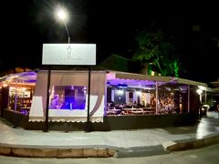 【カーボフリオ（Cabo Frio）の夜：夕食編】

日が落ちてからついたカーボフリオという海岸町...

観光地なので、おしゃれなレストランもたくさんあります。