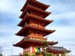 境内には立派な朱塗りの五重塔もあります。
地元では銚子の観音様と呼ばれ親しまれています。
