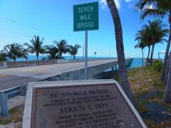 セブンマイルブリッジ(Seven Mile Bridge)

全長約7マイル(11km)のキーウエストへ続く長い橋です。