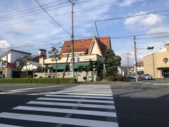 4キロほどの道のりを寄り道しながら歩いて、2軒目のお店ボンジョルノ本店。
おなかもいい感じに空いてきましたよ。