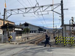 「三輪駅」

駅からも神社はすぐです。