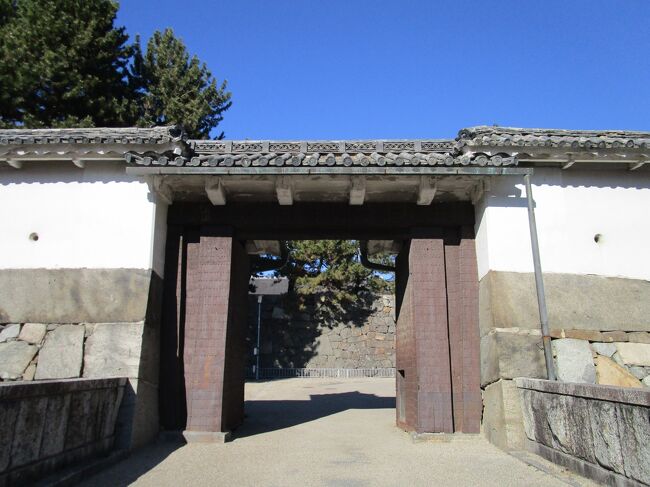 昔のことわざに「尾張名古屋は城で持つ」がありまして、戦争で消滅した名古屋城も現在は天守閣や本丸御殿が復元・一般公開されており　往時の煌びやかな姿を垣間見ることが出来ます。