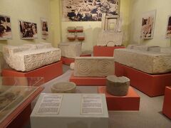 国立考古学博物館
National Museum Of Archaeology

マルタの巨石神殿群
南ヨーロッパに位置し地中海に浮かぶ島国マルタ共和国内、マルタ島とゴゾ島で発見された人類最古の石造建築物。1980年にユネスコの世界遺産（文化遺産）に登録され、1992年には範囲拡大がなされた。

マルタの巨石神殿群はマルタ島内、ゴゾ島内で20世紀までに約30の巨石神殿が確認され、そのうち6神殿が世界遺産として登録された巨石建築物である。建造は紀元前4500年から前2000年頃とされている。1980年に世界遺産として登録されたのはゴゾ島にあるジュガンティーヤ神殿であり、現在のマルタの巨石神殿群という名称は1992年にマルタ島の5つの巨石神殿が追加されたことに伴い名称変更がなされたものである。