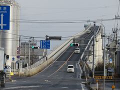 空港から１５分程で江島大橋
べたふみ坂で有名な鳥取と島根の県境にかかる橋

実際に走ってみるとベタ踏みするほどの坂ではなかったけど・・・