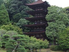 瑠璃光寺五重塔
応永の乱で戦死した大内義弘の菩提を弔うため
弟の盛見が建立を計画し、1442年に建立された
日本三名塔の一つ
高さは３１．２ｍ