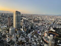 お早う御座います～～

昨晩はそこそこ早めに休んだので
モーニングコール前に目覚め
サンランズには間に合わなかったけど
気持ち良い空を見る事が出来ました
