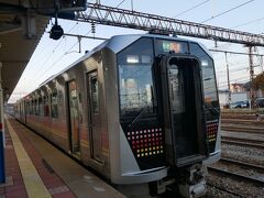 酒田駅から2時間に1本程度の17:22発の普通電車に乗って鶴岡へ。

この旅行記は↓
https://4travel.jp/travelogue/11734441
の続き。