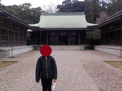 浜田城跡公園内に鎮座する、濱田護國神社に参拝します。こちらで続100名城のスタンプが押印できます。