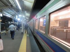 定刻18時46分。小樽駅に到着しました。