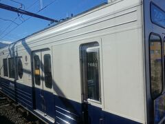 丸窓の車両が停まっていました。