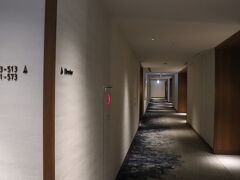 本日の宿は、インターコンチネンタルホテル横浜Pier8。
車寄せから部屋へ直行。