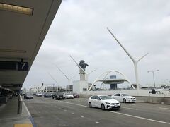 ロサンゼルス国際空港と言えば・・・のこの中空レストランと管制塔！