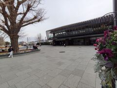 上野駅です。曇り空で寒いです。