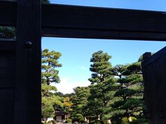 縮景園は長年にわたり広島藩を治めた浅野家の庭園で、広島市内中心部に位置している。庭園は非常に良く作られており、市内中心部にいるとは思えないほど広島の喧騒を忘れさせてくれる庭園だ。
