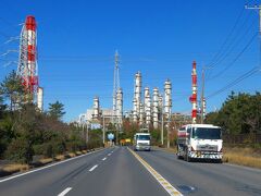 ということで、いつもよりゆっくり出発して東関東道潮来インターを降りて臨海工業地帯を走り、鹿島港に向かいます。