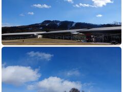 11時頃に本日最初の目的地、プリンスのショッピングプラザへ到着しました☆
晴れてるけど寒いーーー！！冬の軽井沢、最低気温が札幌より下回ることもあるんだとか…。