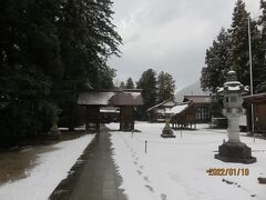 立久恵峡経由で約２０分程山間に入って、須佐神社へ
途中から雪道となり、ここまで来るとすっかり雪景色