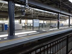 45分ほどで武雄温泉駅に到着しました。
この秋には新幹線の始発駅にもなります。