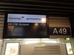 時間になったので搭乗ゲートへ。ルフトハンザ系のLCCであるユーロウィングスでブダペストを目指す。