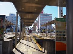 ＜路面電車 高知駅＞