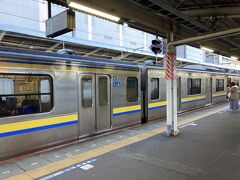 さて、やっとのことで成田駅に到着( つい先日も成田に来たばかりですが)し、4両編成の普通列車に乗り換えれば空いているんじゃないか?と思ったら。。。